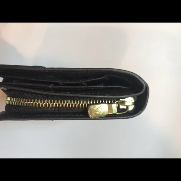 🛍️HOST PICK🛍️7/19/24🛍️06/12/24 🛍️VINTAGE LOUIS VUITTON DAMIER COMPACT WA… - Picture 6 of 16